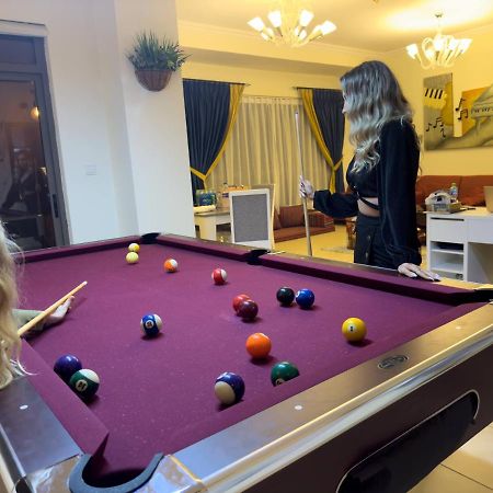 Route 66 Beach Hostel Dubai Buitenkant foto