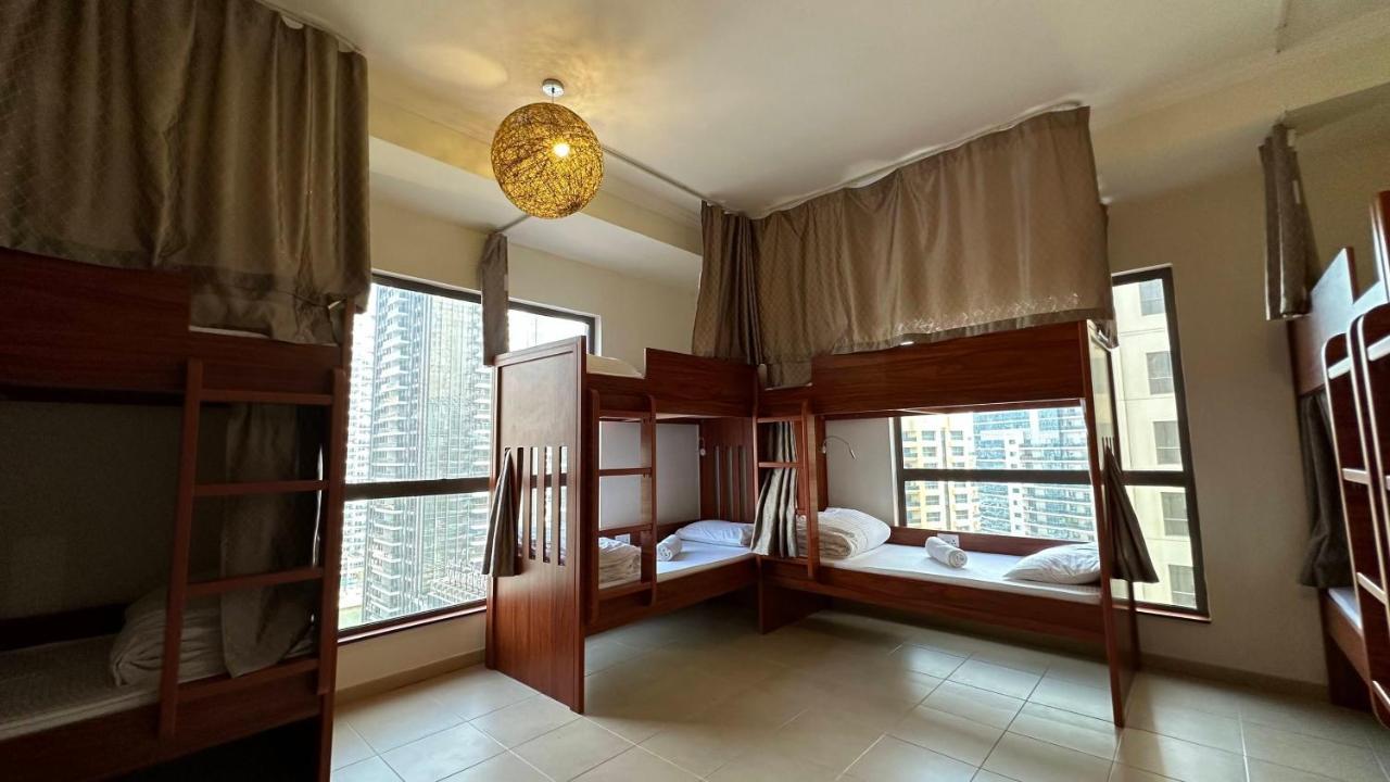 Route 66 Beach Hostel Dubai Buitenkant foto