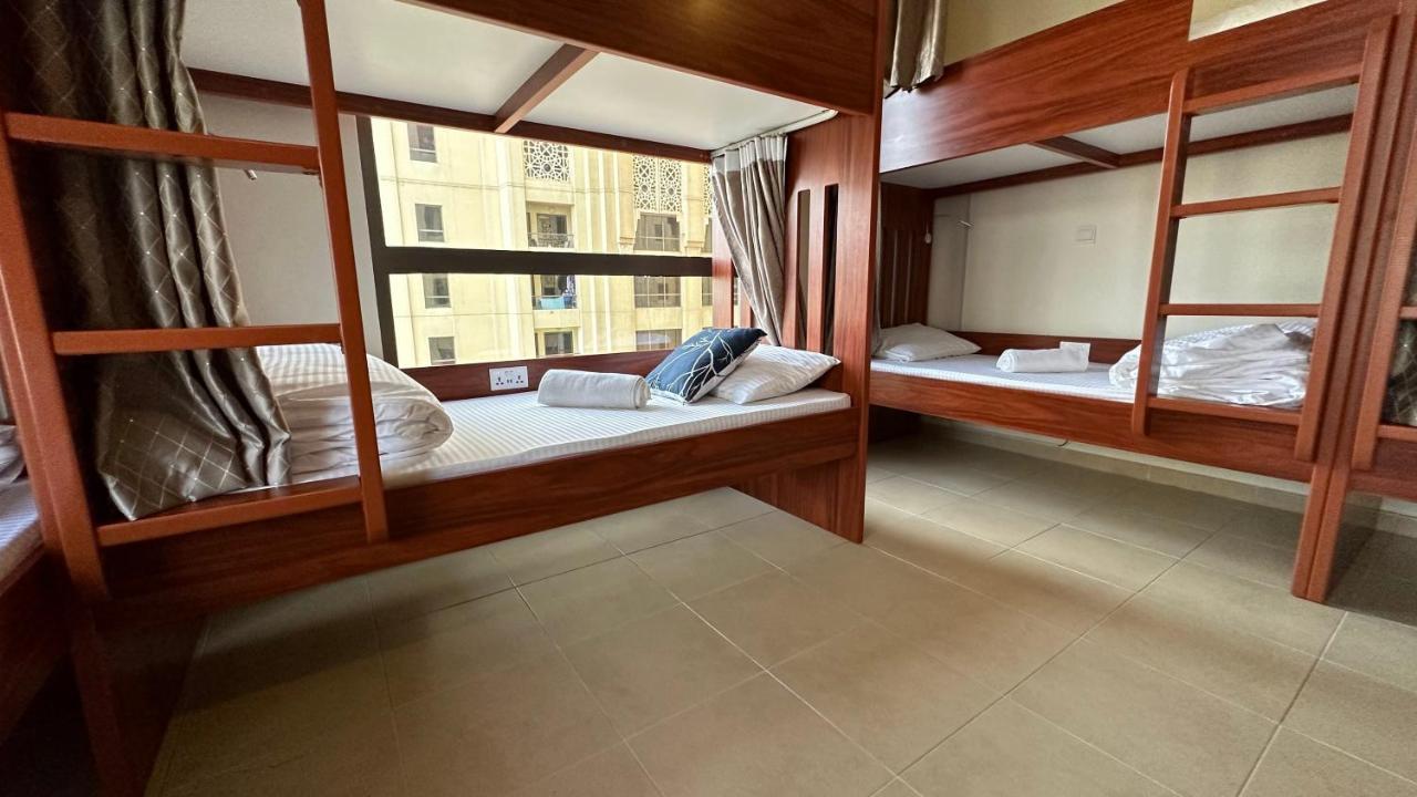 Route 66 Beach Hostel Dubai Buitenkant foto