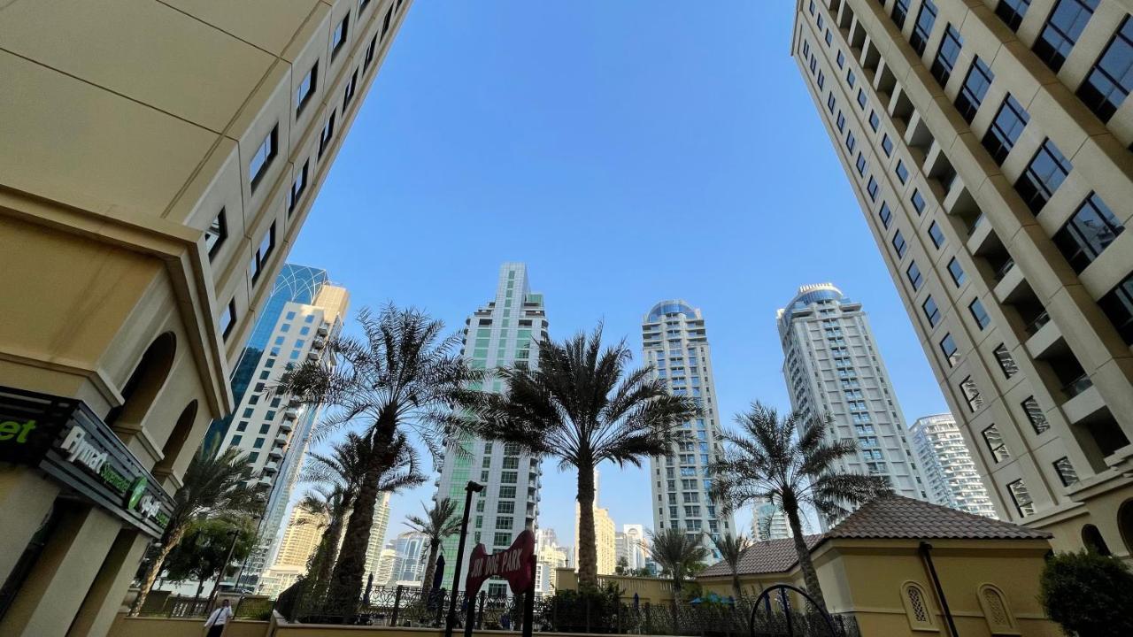 Route 66 Beach Hostel Dubai Buitenkant foto