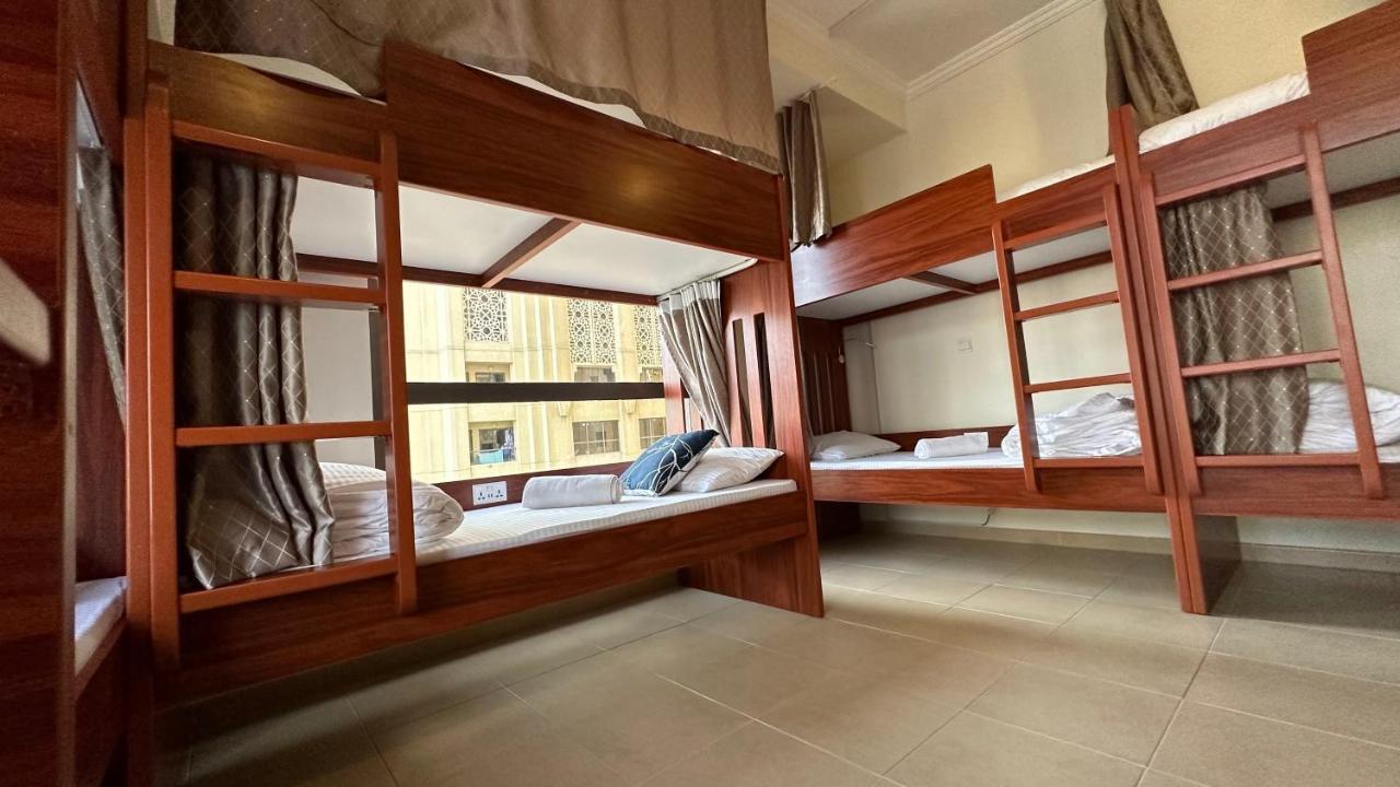 Route 66 Beach Hostel Dubai Buitenkant foto