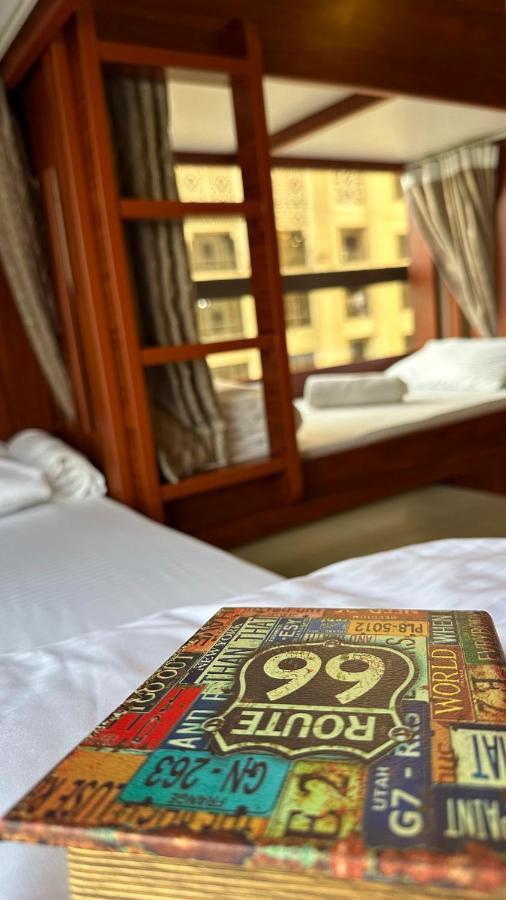 Route 66 Beach Hostel Dubai Buitenkant foto