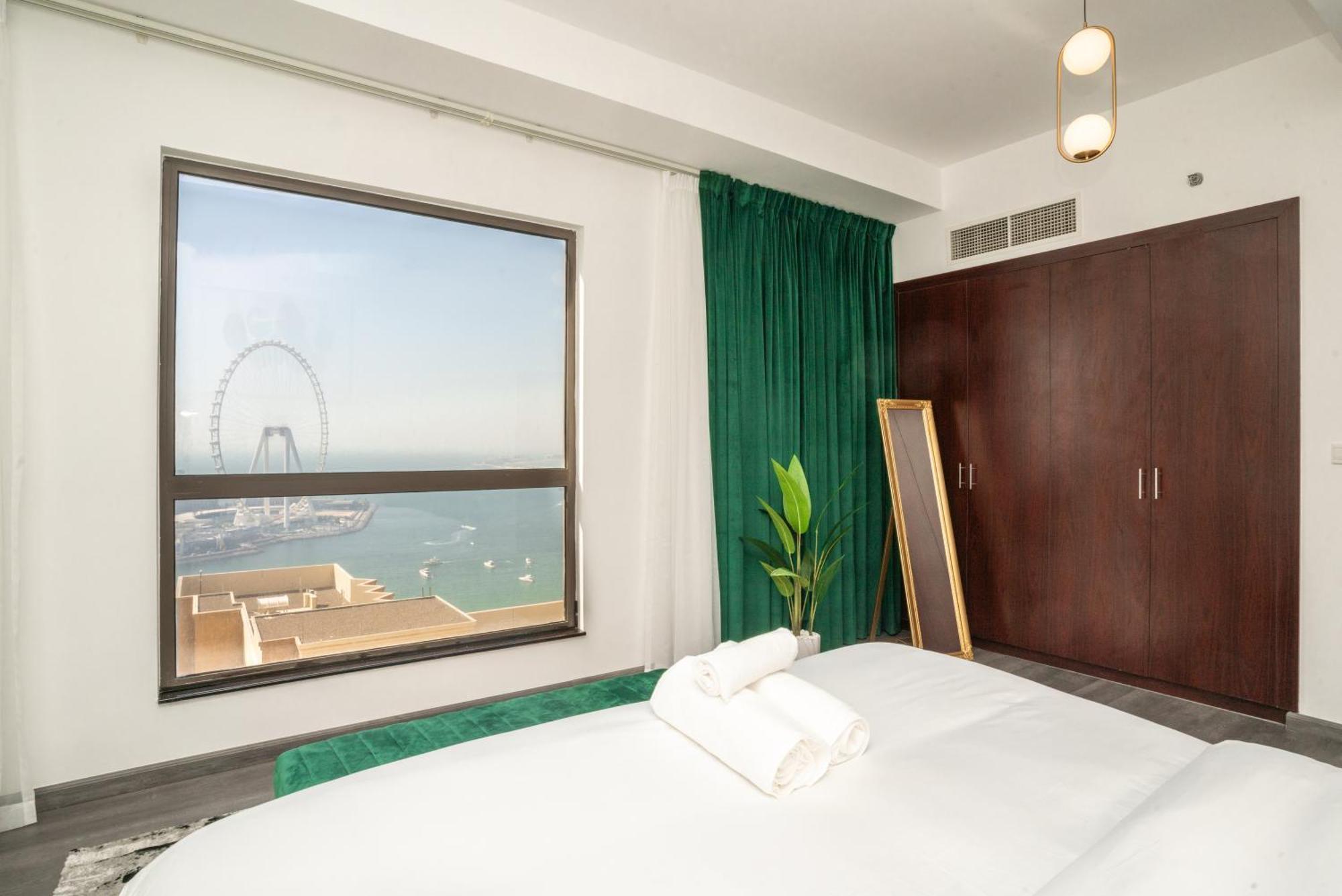 Route 66 Beach Hostel Dubai Buitenkant foto